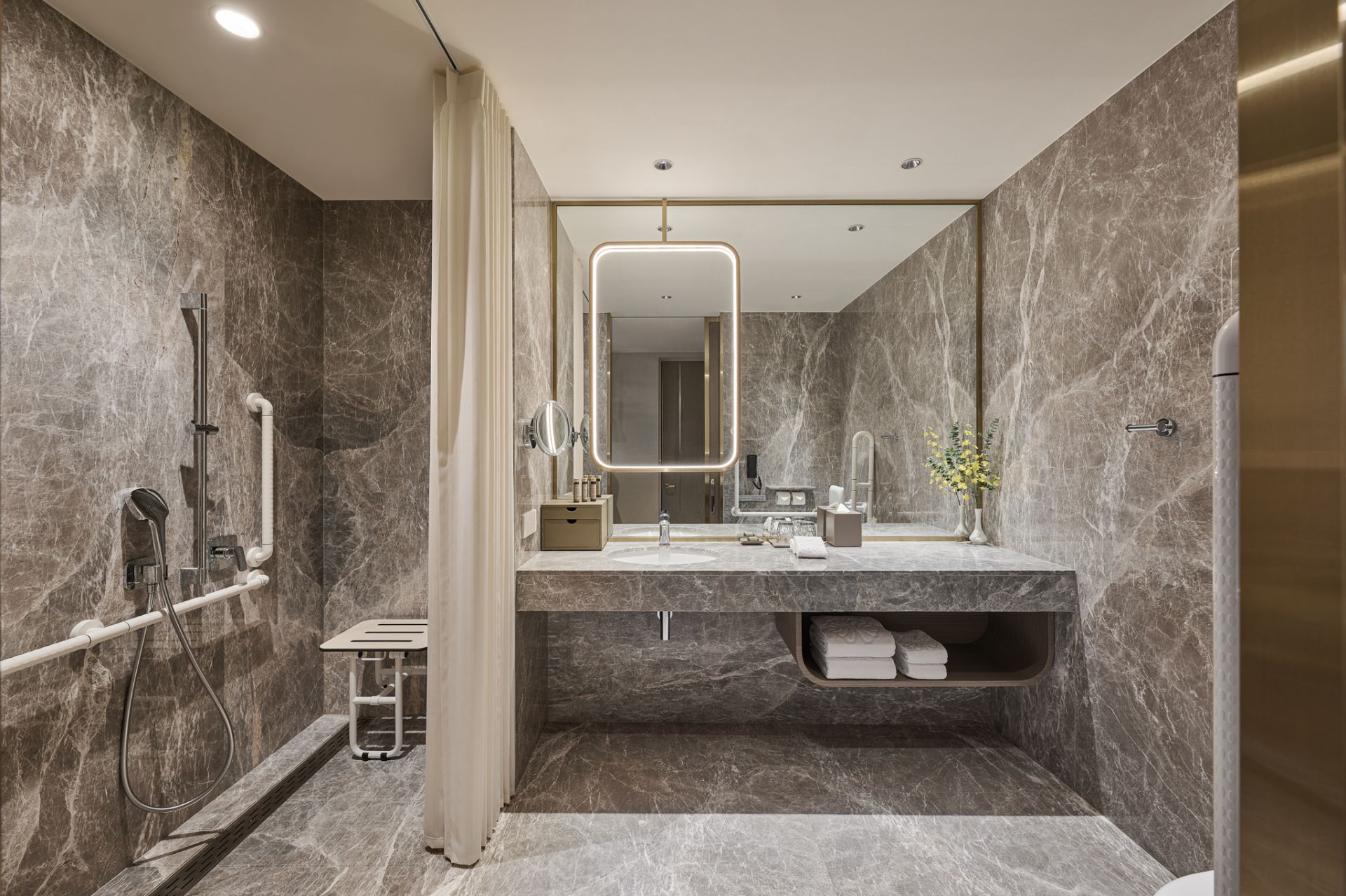 ALL_room_26A08_zHYp7LUQEn